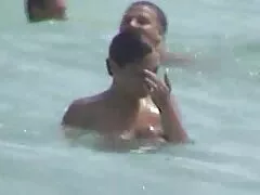 La porno amatoriali italiana sua bella sorellina dà al fratello una cosa che è contraria al divieto della madre