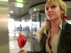 Cagna in calore video italiani porno amatoriale in calze salta sul pene